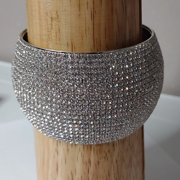 Very Nice Vintage Chunky Wide 8 Inch Rhinestone Bangle Bracelet - Picture 4 of 7